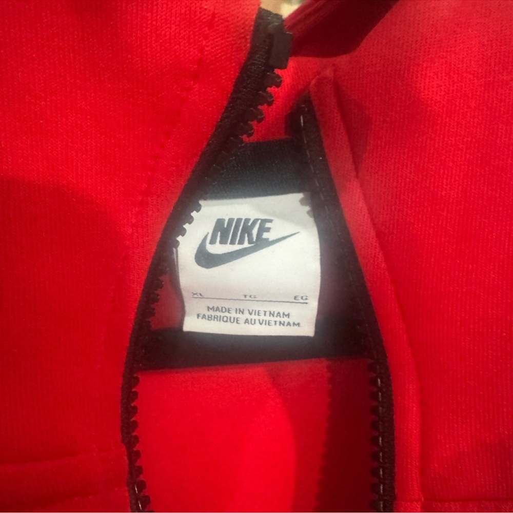 Nike Red Full-Zip Jacket - Picture 3 of 5